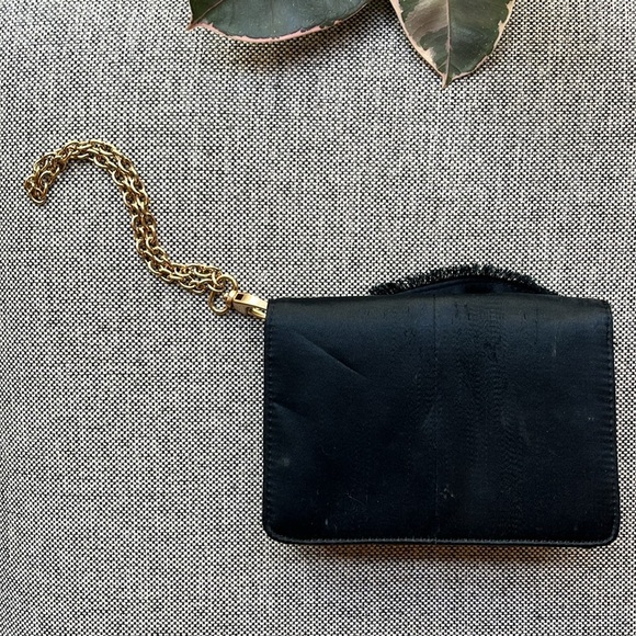 ♟️ Y2K Vintage Circa 2004 Wristlet with Gold Chain handle ✨ - Picture 10 of 15